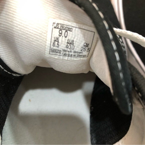 Vans black canvas lace up sneakers - Picture 3 of 10